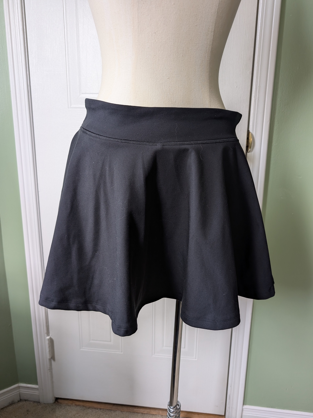 Under Armour Black Circle Skirt - Women's Flared Athletic Skater Sz YL